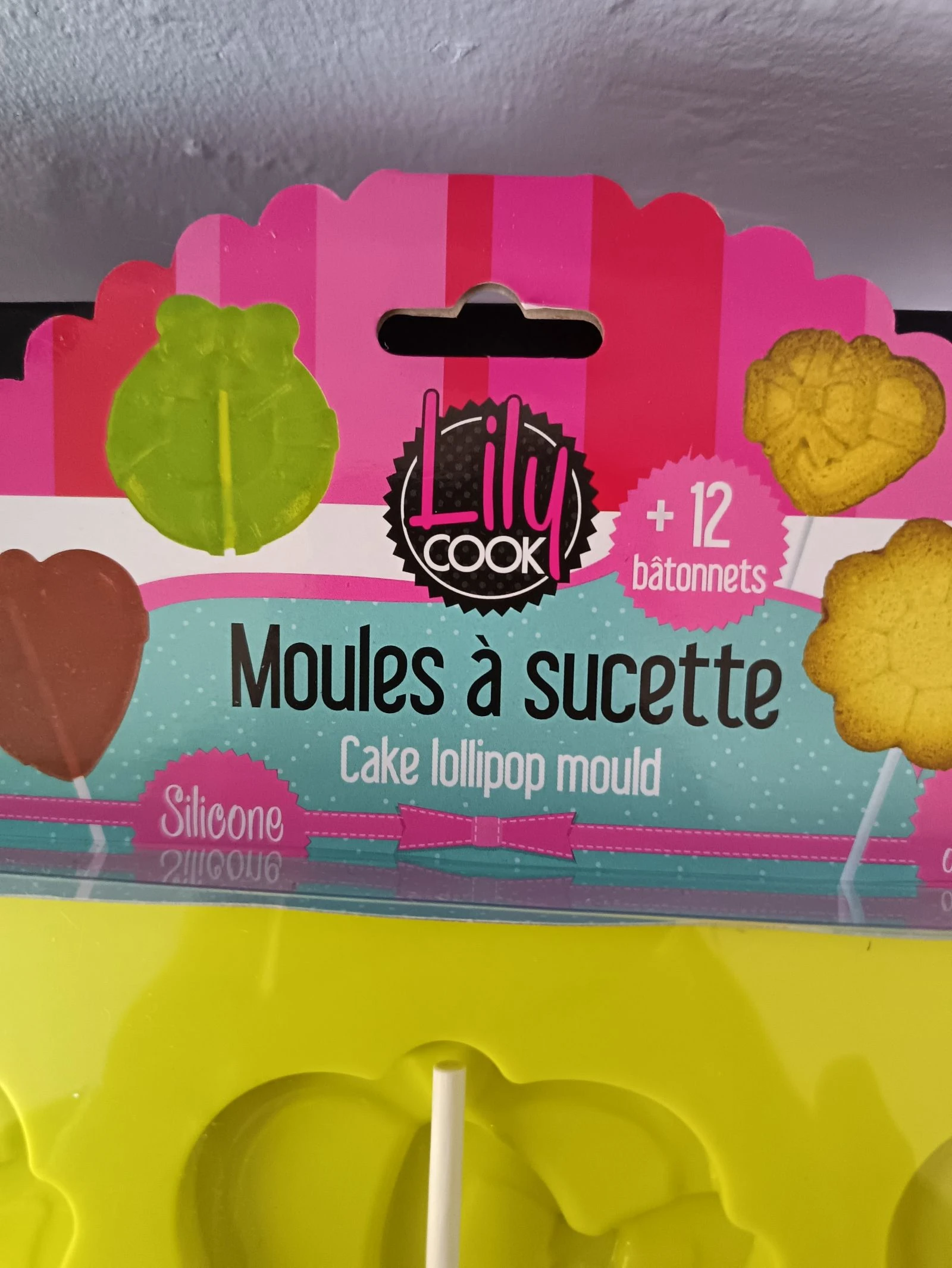 Lot Silicone Pacifier and Cookie Molds with Sticks - New – photo 5
